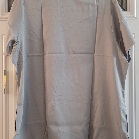 Ladies Large Scrub Top in Large - Picture 2 of 10